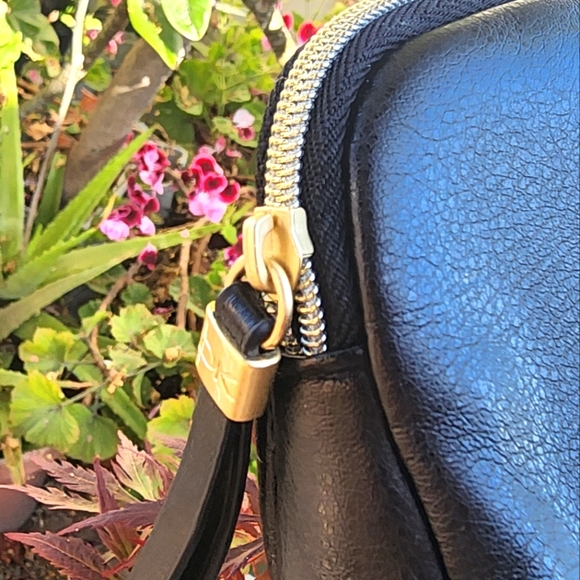 NEW CONDITION DK Pouch Black and Gold Sleek Luxury Aesthetic Lightweight Clutch - Picture 3 of 4